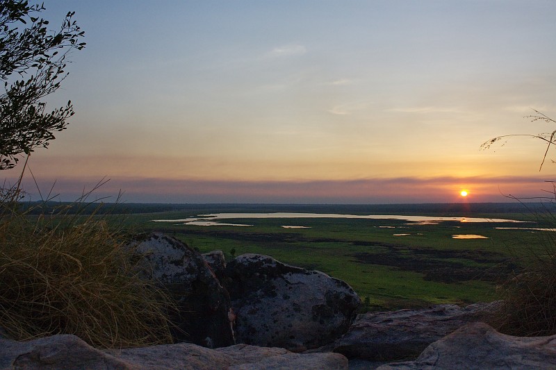 2009-11-06 22-01-21_3.jpg - So geht die Sonne im Kakadu NP unter